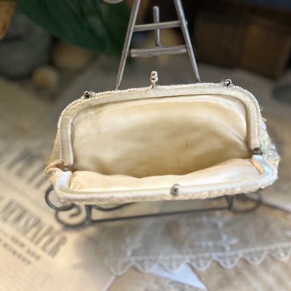 LA Regale Vintage beaded clutch with strap - Picture 3 of 3